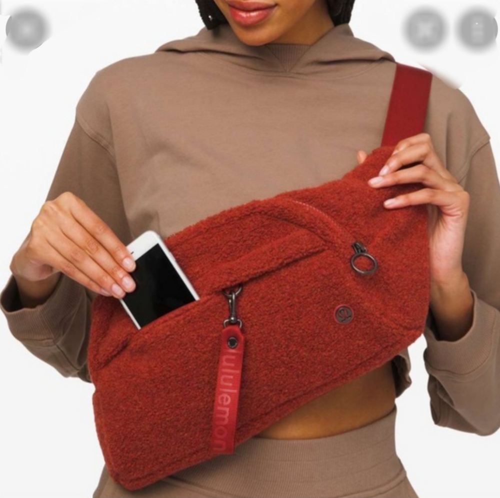 Lululemon Athletica NWOT belt bag sherpa